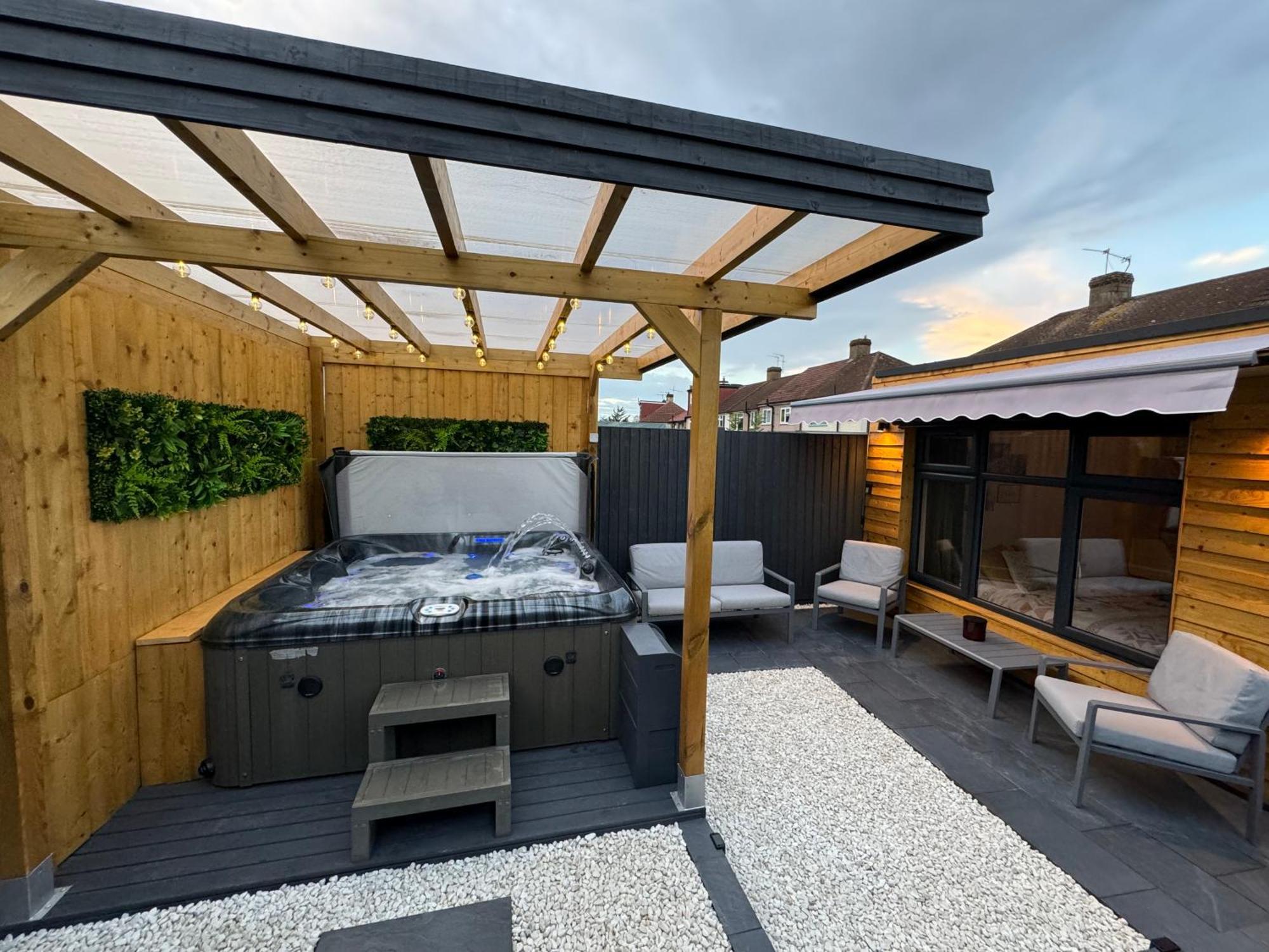 Wild & Free Hot Tub Retreat Lägenhet Dartford Exteriör bild