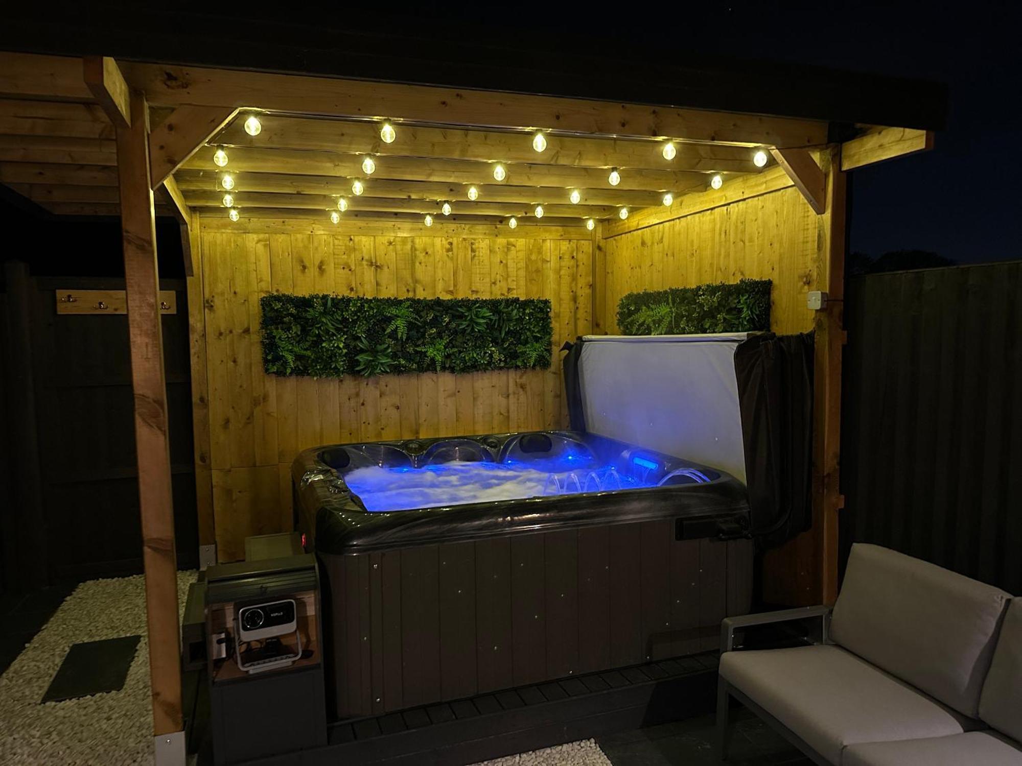 Wild & Free Hot Tub Retreat Lägenhet Dartford Exteriör bild