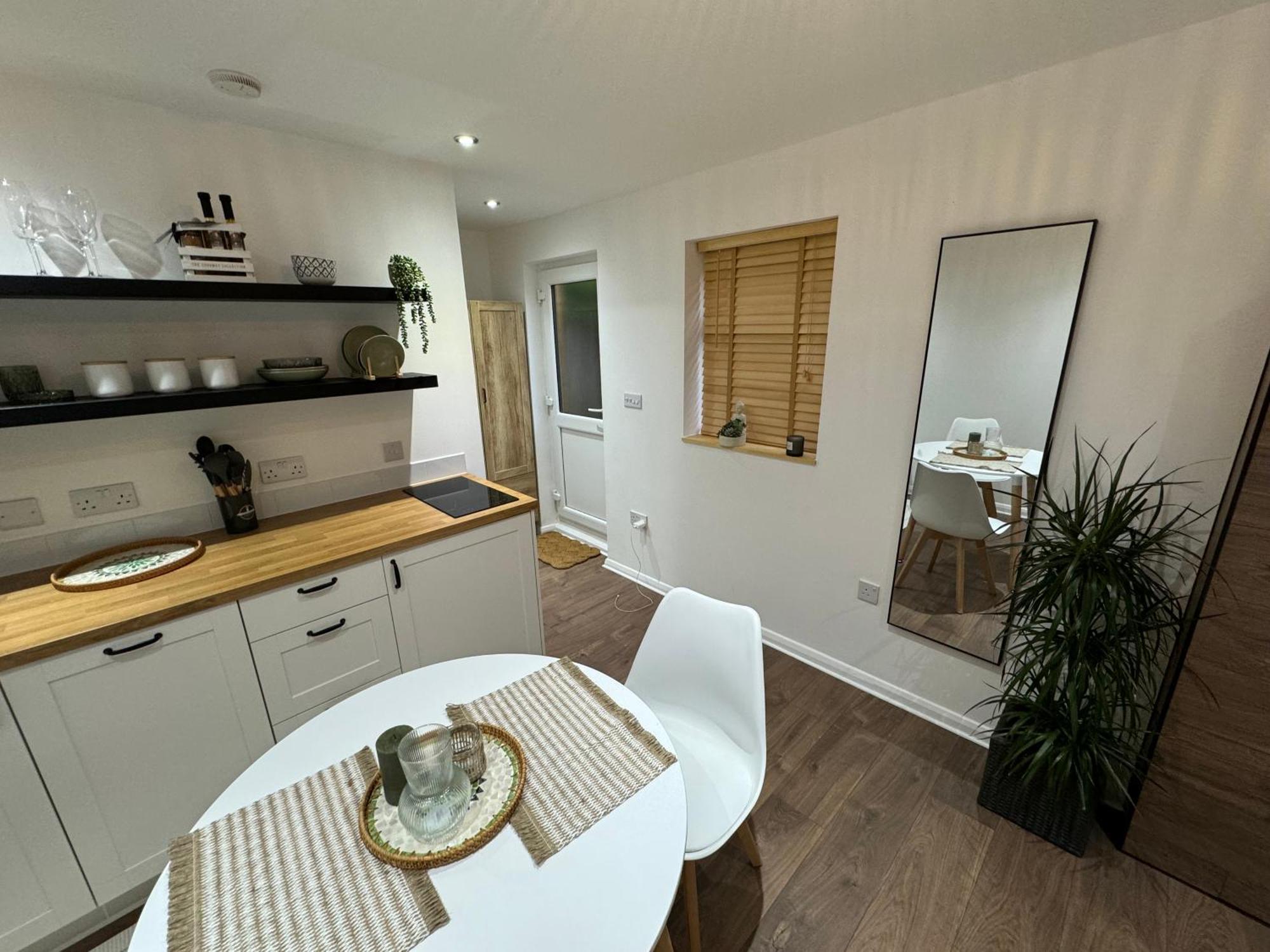 Wild & Free Hot Tub Retreat Lägenhet Dartford Exteriör bild