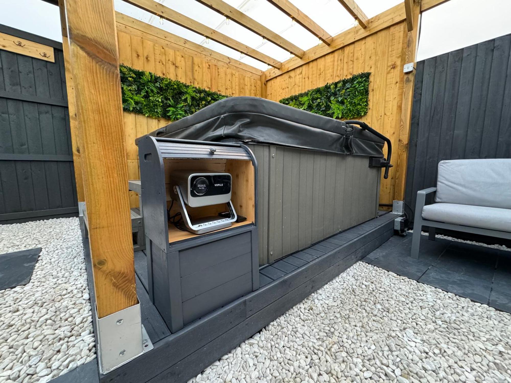 Wild & Free Hot Tub Retreat Lägenhet Dartford Exteriör bild