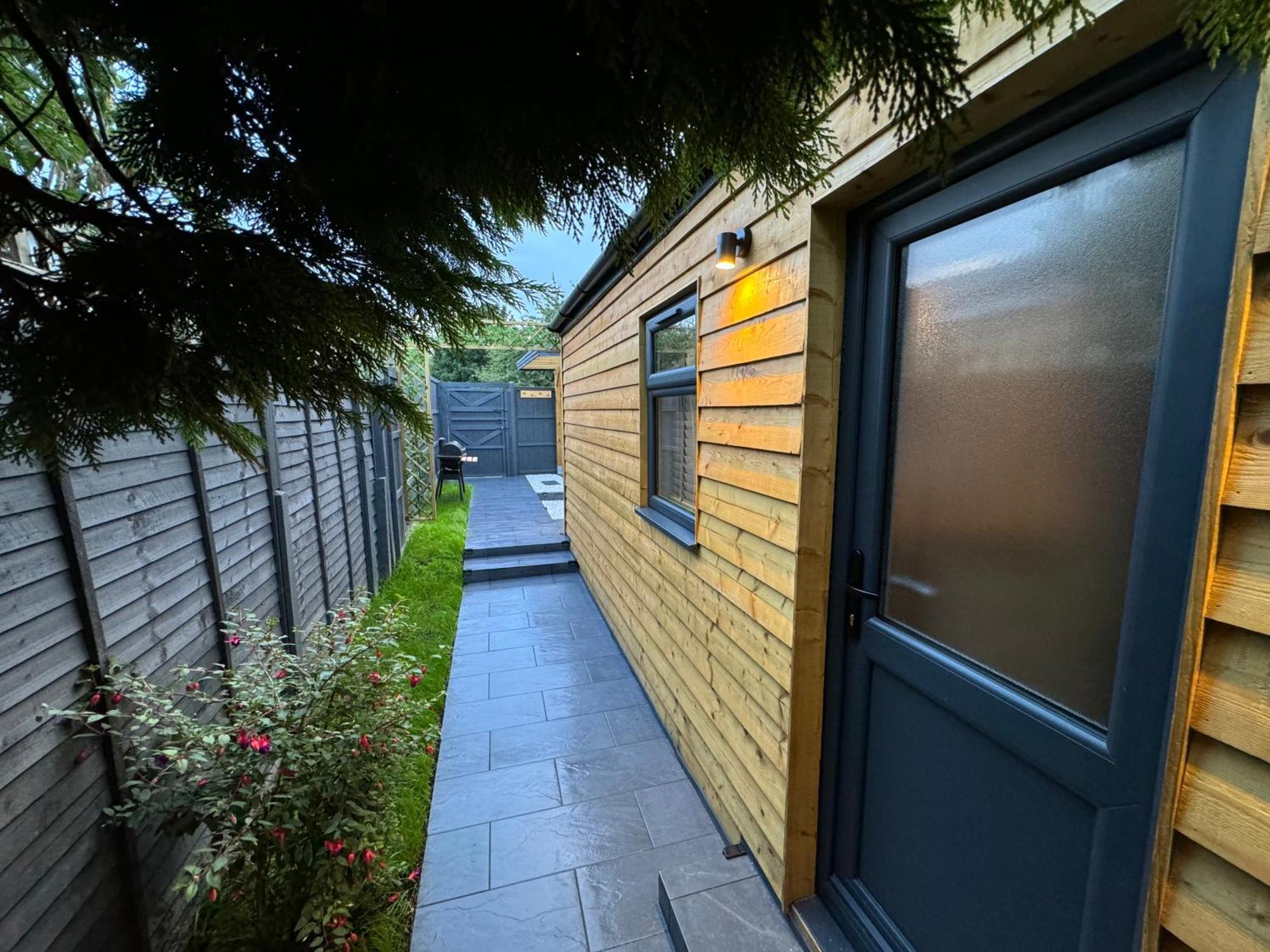 Wild & Free Hot Tub Retreat Lägenhet Dartford Exteriör bild